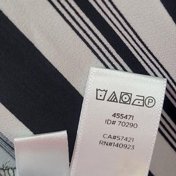 LOFTāFlaredāBellāSleevesĀ Blouseāināblackāandāwhiteāstripes. - Picture 7 of 7